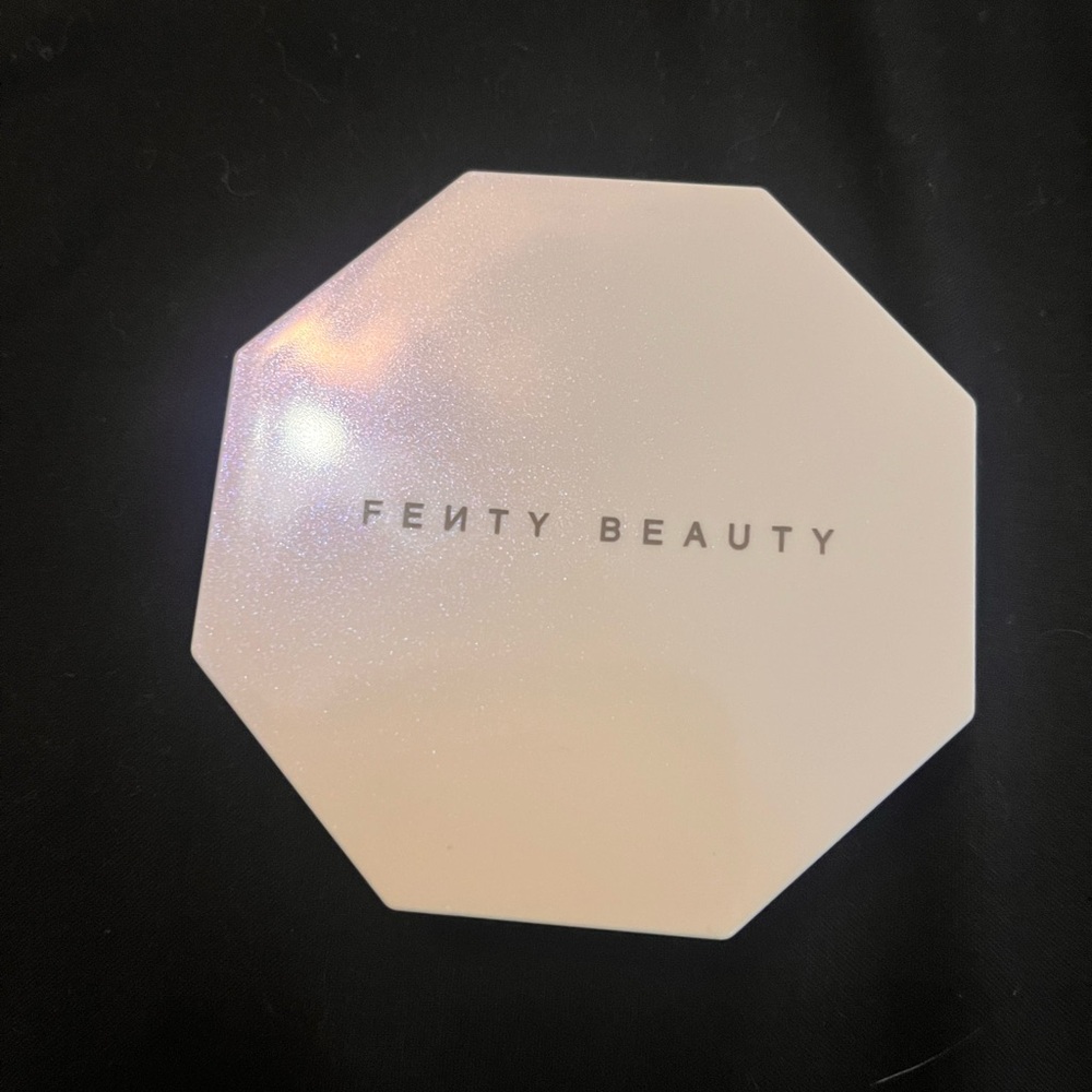 Fenty Beauty Highlight in Wattabrat